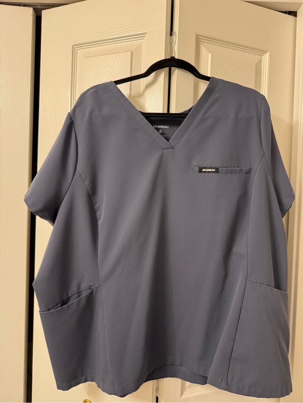 3-Pocket Scrub Top
